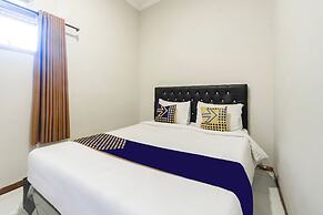 SPOT ON 93555 Triple N Homestay