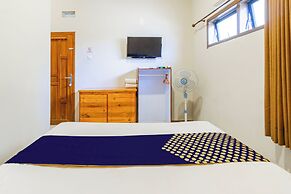 SPOT ON 93555 Triple N Homestay