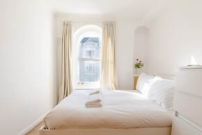 Spacious 1BD Flat 5 Mins to Paddington Station!