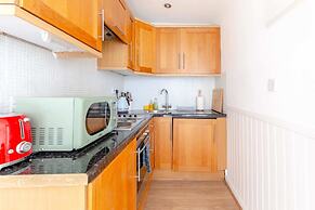 Spacious 1BD Flat 5 Mins to Paddington Station!