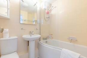Spacious 1BD Flat 5 Mins to Paddington Station!