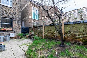 Trendy 2BD House 5 Mins From Willesden Junction!