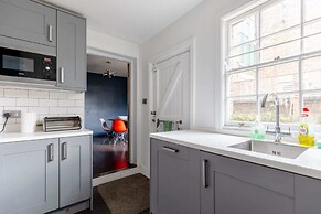 Trendy 2BD House 5 Mins From Willesden Junction!