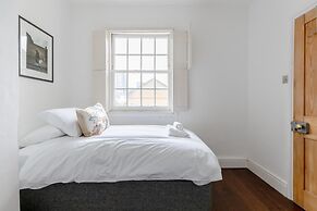 Trendy 2BD House 5 Mins From Willesden Junction!