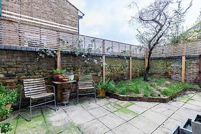 Trendy 2BD House 5 Mins From Willesden Junction!