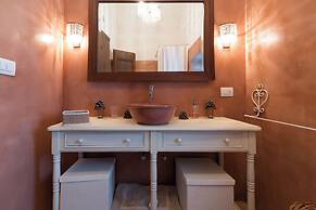 Elegant Farmhouse With Swimming Pool - Beahost