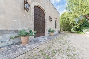 Elegant Farmhouse With Swimming Pool - Beahost