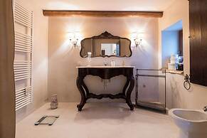 Elegant Farmhouse With Swimming Pool - Beahost