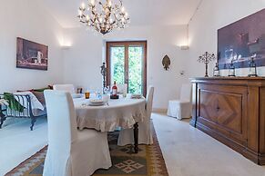 Elegant Farmhouse With Swimming Pool - Beahost