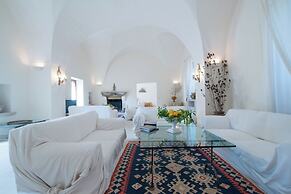 Elegant Farmhouse With Swimming Pool - Beahost