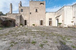 Elegant Farmhouse With Swimming Pool - Beahost