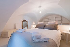 Elegant Farmhouse With Swimming Pool - Beahost