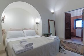 Elegant Farmhouse With Swimming Pool - Beahost