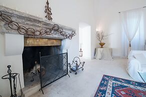 Elegant Farmhouse With Swimming Pool - Beahost