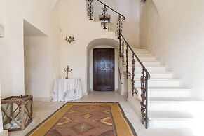 Elegant Farmhouse With Swimming Pool - Beahost