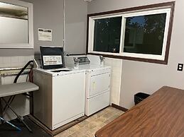 COUNTRY SQUIRE MOTOR INN