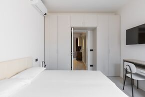 Capo di Lucca White Apartments