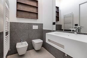 Capo di Lucca White Apartments