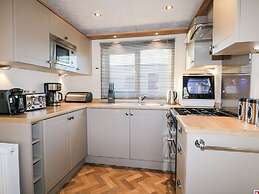 Chichester Lakeside Holiday Park