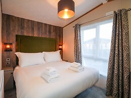 Chichester Lakeside Holiday Park