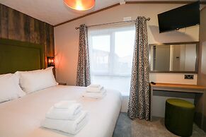 Chichester Lakeside Holiday Park