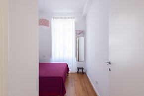 Auditorium Luxury Three Bedroom Apartment