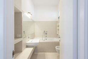 Auditorium Luxury Three Bedroom Apartment