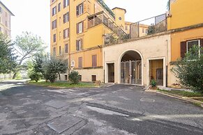 Auditorium Luxury Three Bedroom Apartment