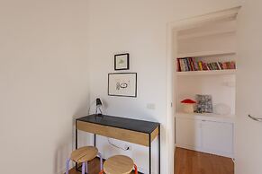 Auditorium Luxury Three Bedroom Apartment