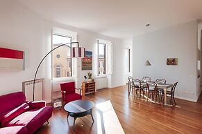 Auditorium Luxury Three Bedroom Apartment