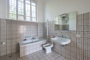 Popolo Square Luxury Two Bedroom Apartment