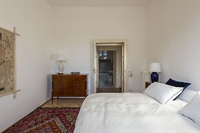 Popolo Square Luxury Two Bedroom Apartment