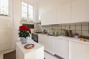 Popolo Square Luxury Two Bedroom Apartment