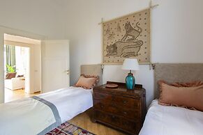 Popolo Square Luxury Two Bedroom Apartment