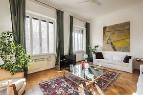 Popolo Square Luxury Two Bedroom Apartment