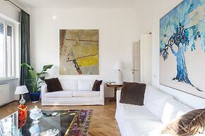 Popolo Square Luxury Two Bedroom Apartment