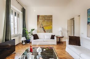 Popolo Square Luxury Two Bedroom Apartment