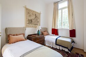 Popolo Square Luxury Two Bedroom Apartment