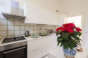 Popolo Square Luxury Two Bedroom Apartment