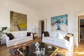 Popolo Square Luxury Two Bedroom Apartment