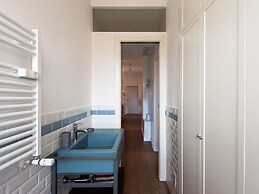 Auditorium Elegant Apartment