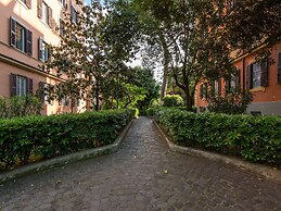Auditorium Elegant Apartment