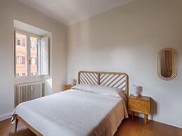 Auditorium Elegant Apartment