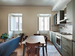 Auditorium Elegant Apartment