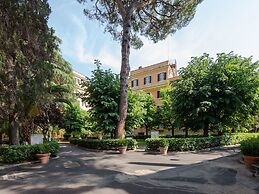 Auditorium Elegant Apartment