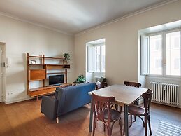 Auditorium Elegant Apartment