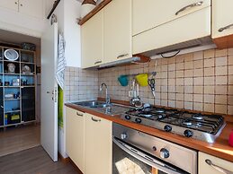 Bright Panorama Apartment