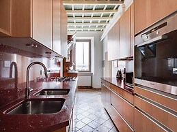 Pantheon Luxury Enchanting Apartment
