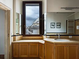 Pantheon Luxury Enchanting Apartment