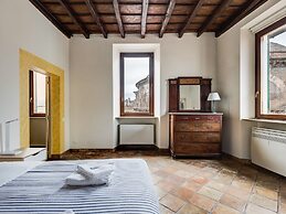 Pantheon Luxury Enchanting Apartment